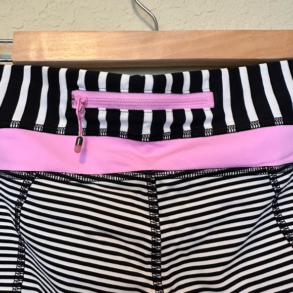Rare - lululemon SeaWheeze striped capri leggings with pink details. Size 6. - Picture 4 of 5